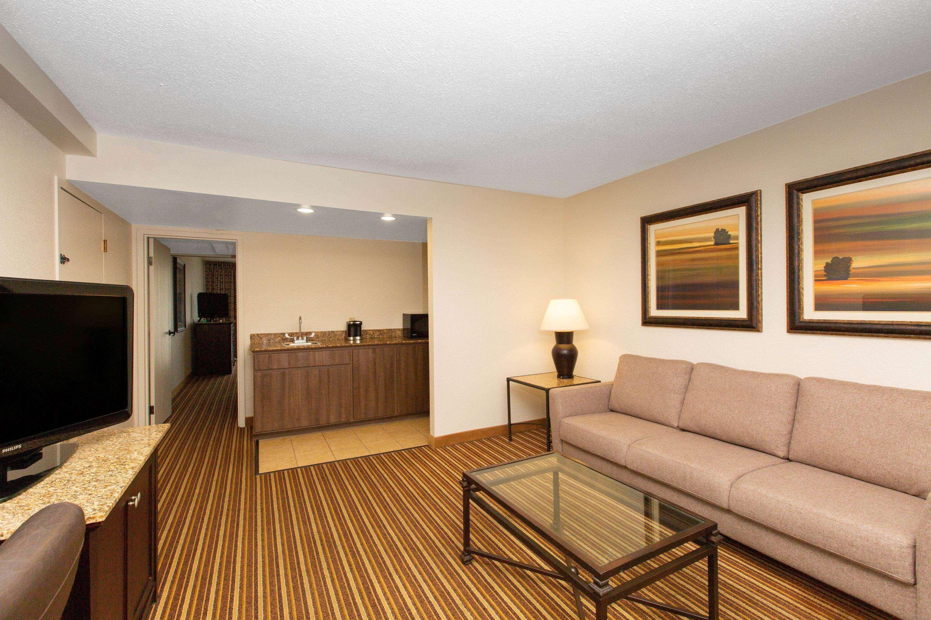 Aksarben Suites Trademark Collection By Wyndham Omaha Exterior foto